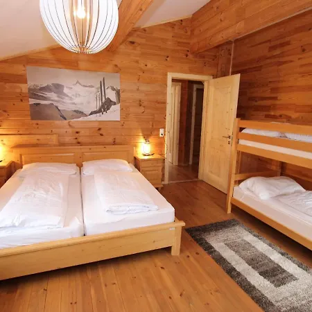 Domek alpejski Modern Chalet With Jacuzzi In *