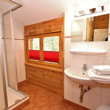 Modern Chalet With Jacuzzi In Domek alpejski