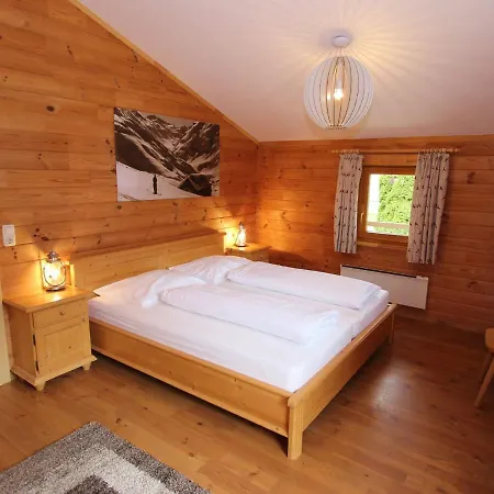 Domek alpejski Modern Chalet With Jacuzzi In *