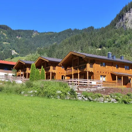Modern Chalet With Jacuzzi In Domek alpejski